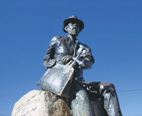 Paddy Hannans Statue - Attractions Sydney 0