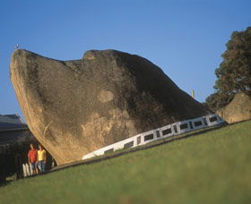 Dog Rock - Attractions Sydney 0
