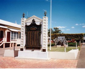 Gayndah War Memorial - Attractions Sydney 0