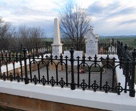 Hamilton Humes Grave - Attractions Sydney 0