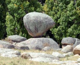 Balancing Rock - Attractions Sydney 0