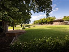 Howard Vineyard - Attractions Sydney 2