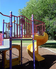 Fadden Pines Playground - Attractions Sydney 2