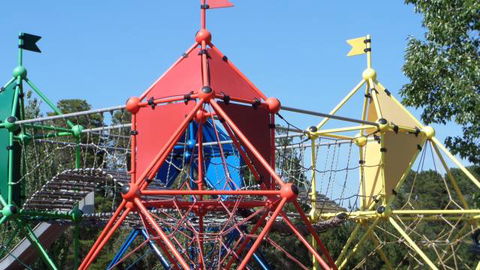 Fadden Pines Playground - Attractions Sydney 3