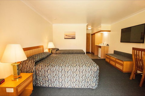 Comfort Inn Bay Of Isles - Attractions Sydney 1