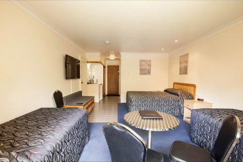 Comfort Inn Bay Of Isles - Attractions Sydney 4
