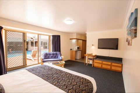 Comfort Inn Bay Of Isles - Attractions Sydney 6