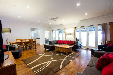The Retreat Port Stephens - Attractions Sydney 0