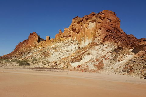 Chambers Pillar And Rainbow Valley 1 Day 4WD Tour - Attractions Sydney 3