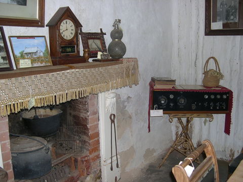 Early Settlers Cottage (Solly's Hut) - Attractions Sydney 1