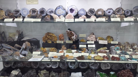 The Ted Elliott Mineral Collection - Attractions Sydney 2