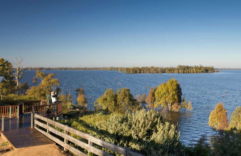 Yanga Lake Viewing Deck - Attractions Sydney 0