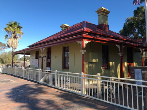 Dredge's Cottage - Attractions Sydney 1