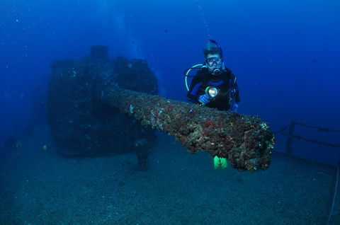 HMAS Brisbane Dive Site - Attractions Sydney 1