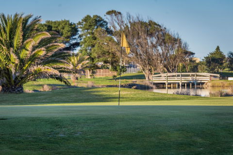 South Lakes Golf Club - Attractions Sydney 0