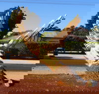 Loxton Tree sculptures - Attractions Sydney