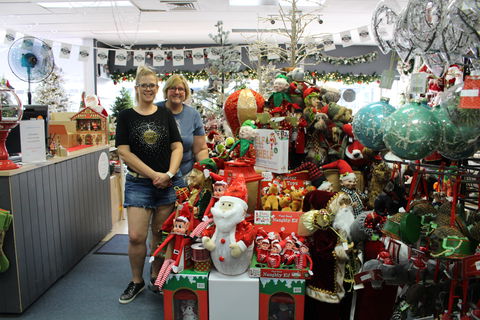 Mrs Claus And Santa - Attractions Sydney 1
