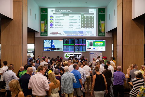 Gold Coast Turf Club - Attractions Sydney 1