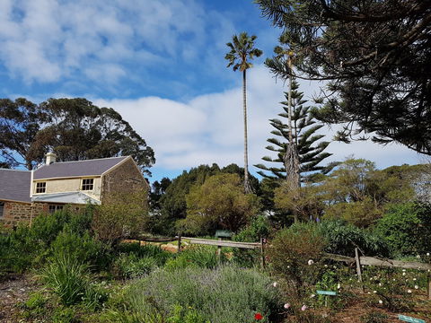 Strawberry Hill - Attractions Sydney 1