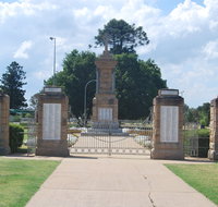 Warwick War Memorial and Gates - Attractions Sydney