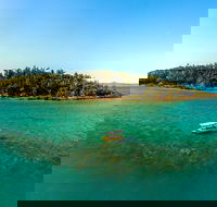 Airlie Beach Glass Bottom Boat Tour - Attractions Sydney