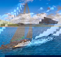 2-Night Whitsundays Sailing Cruise incl. Whitehaven Beach  Great Barrier Reef - Attractions Sydney